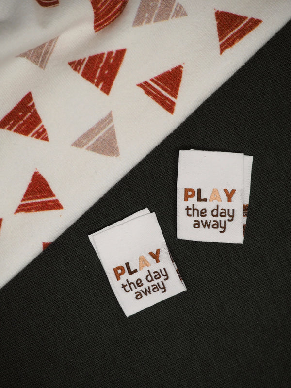 Sewnique label - Play the day away