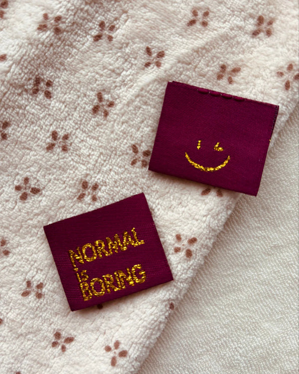 Sewnique label - Normal is boring bordeaux